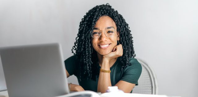 Woman-smiling-at-laptop
